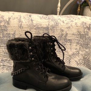 STEVE MADDEN BOOTIES. NWT. SIZE 6